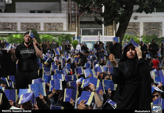 گزارش تصویری|مراسم احیای شب بیست و سوم ماه رمضان در اطراف حرم رضوی|عکس:حسین شریعت /شهرآرا