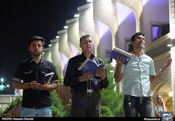 گزارش تصویری|مراسم احیای شب بیست و سوم ماه رمضان در اطراف حرم رضوی|عکس:حسین شریعت /شهرآرا