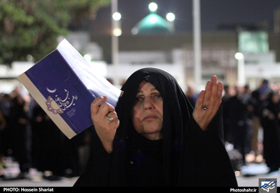 گزارش تصویری|مراسم احیای شب بیست و سوم ماه رمضان در اطراف حرم رضوی|عکس:حسین شریعت /شهرآرا