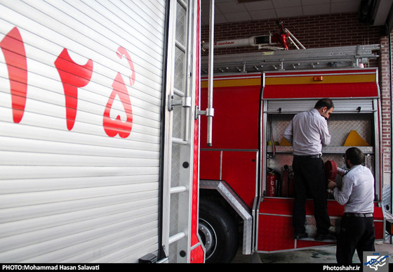 گزارش تصویری | یک افطاری ساده با آتش نشانان محله طرق | عکس:محمد حسن صلواتی /شهرآرا
