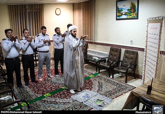 گزارش تصویری | یک افطاری ساده با آتش نشانان محله طرق | عکس:محمد حسن صلواتی /شهرآرا