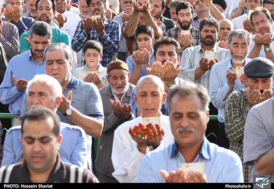 گزارش تصویری |اقامه ی نماز عید فطر در حرم رضوی | عکس:حسین شریعت