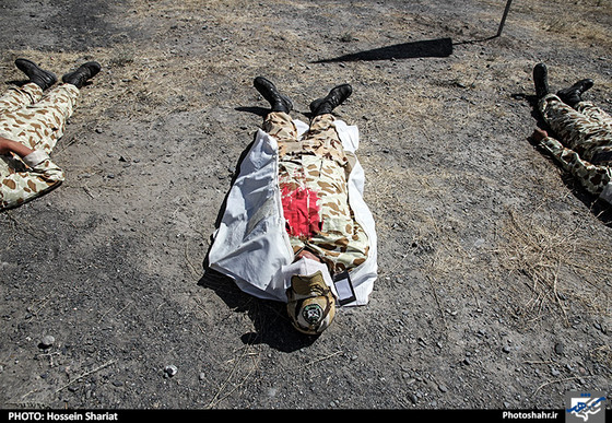 گزارش تصویری | مانور امداد و نجات تیپ 377 پیاده ارتش  | عکس :حسین شریعت /شهرآرا