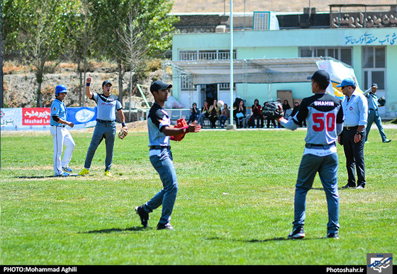 گزارش تصویری |مسابقات لیگ بیس بال در مشهد |  عکس : محمد عقیلی/شهرآرا