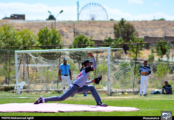 گزارش تصویری |مسابقات لیگ بیس بال در مشهد |  عکس : محمد عقیلی/شهرآرا