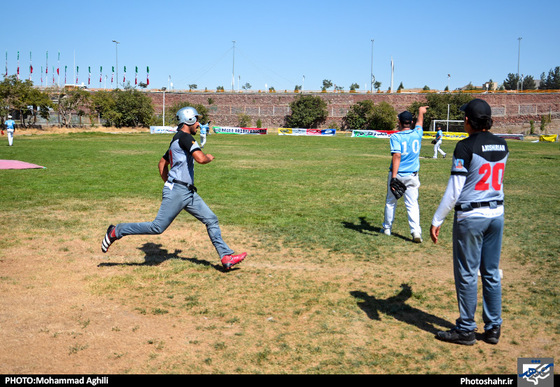 گزارش تصویری |مسابقات لیگ بیس بال در مشهد |  عکس : محمد عقیلی/شهرآرا