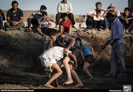 گزارش تصویری | مسابقات کشتی با چوخه در گود فردوسی |عکس : محمد حسن صلواتی /شهرآرا 