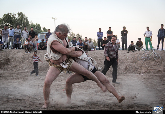 گزارش تصویری | مسابقات کشتی با چوخه در گود فردوسی |عکس : محمد حسن صلواتی /شهرآرا 
