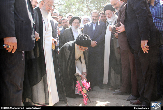 گزارش تصویری | مراسم کلنگ زنی مدرسه علمیه ثامن الحجج(ع) | عکس : محد حسن صلواتی / شهرآرا