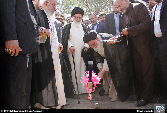 گزارش تصویری | مراسم کلنگ زنی مدرسه علمیه ثامن الحجج(ع) | عکس : محد حسن صلواتی / شهرآرا
