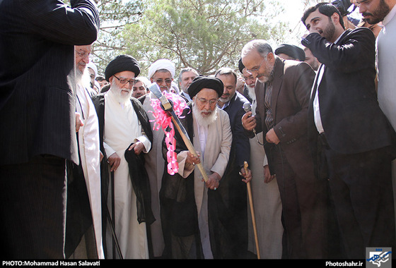 گزارش تصویری | مراسم کلنگ زنی مدرسه علمیه ثامن الحجج(ع) | عکس : محد حسن صلواتی / شهرآرا