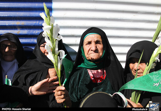گزارش تصویری | مراسم گلباران حرم رضوی و آغاز جشن های دهه کرامت | عکس : حسین شریعت/ شهرآرا