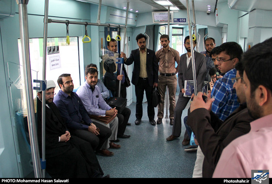 گزارش تصویری | بازدید شهرآرایی ها از قطار شهری مشهد | عکس : محمد حسن صلواتی / شهرآرا