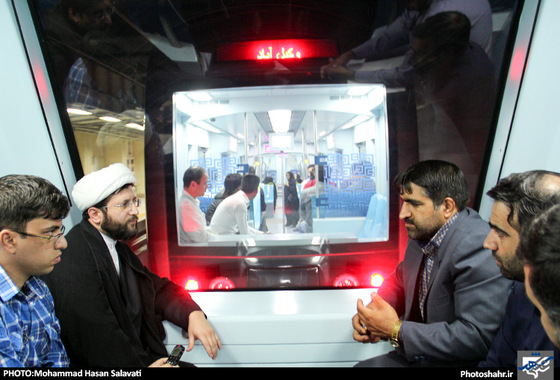 گزارش تصویری | بازدید شهرآرایی ها از قطار شهری مشهد | عکس : محمد حسن صلواتی / شهرآرا