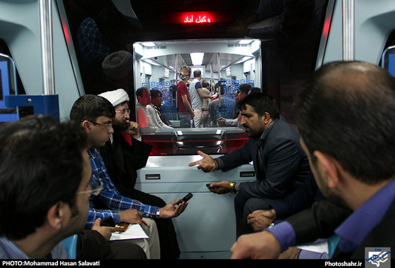 گزارش تصویری | بازدید شهرآرایی ها از قطار شهری مشهد | عکس : محمد حسن صلواتی / شهرآرا