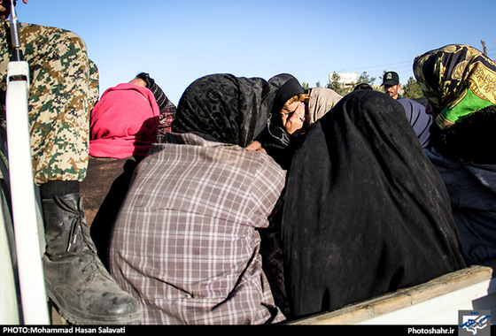 گزارش تصویری | جمع آوری معتادان پر خطر درحاشیه شهر مشهد | عکس : محمد حسن صلواتی /شهرآرا