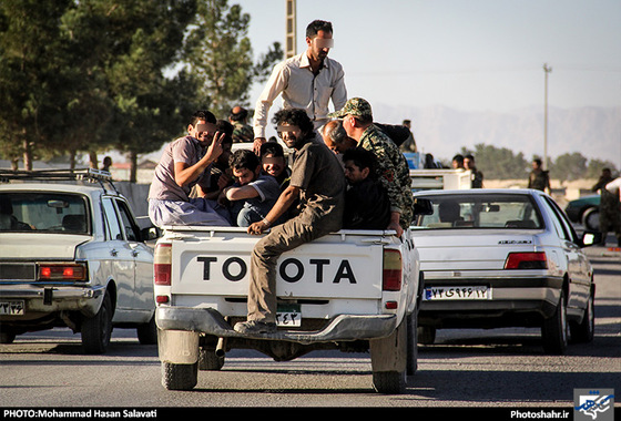 گزارش تصویری | جمع آوری معتادان پر خطر درحاشیه شهر مشهد | عکس : محمد حسن صلواتی /شهرآرا