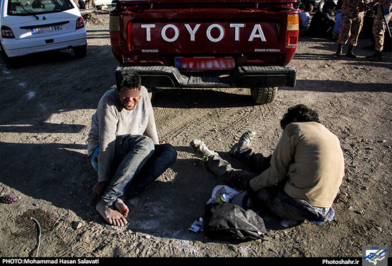 گزارش تصویری | جمع آوری معتادان پر خطر درحاشیه شهر مشهد | عکس : محمد حسن صلواتی /شهرآرا
