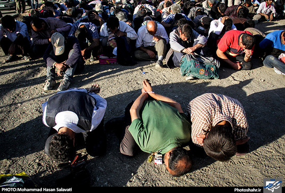 گزارش تصویری | جمع آوری معتادان پر خطر درحاشیه شهر مشهد | عکس : محمد حسن صلواتی /شهرآرا