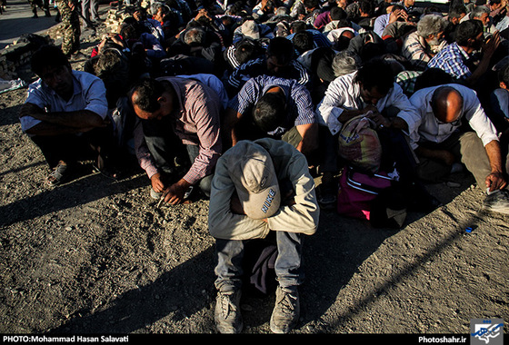 گزارش تصویری | جمع آوری معتادان پر خطر درحاشیه شهر مشهد | عکس : محمد حسن صلواتی /شهرآرا