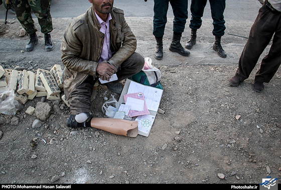 گزارش تصویری | جمع آوری معتادان پر خطر درحاشیه شهر مشهد | عکس : محمد حسن صلواتی /شهرآرا