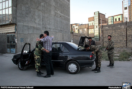 گزارش تصویری | جمع آوری معتادان پر خطر درحاشیه شهر مشهد | عکس : محمد حسن صلواتی /شهرآرا