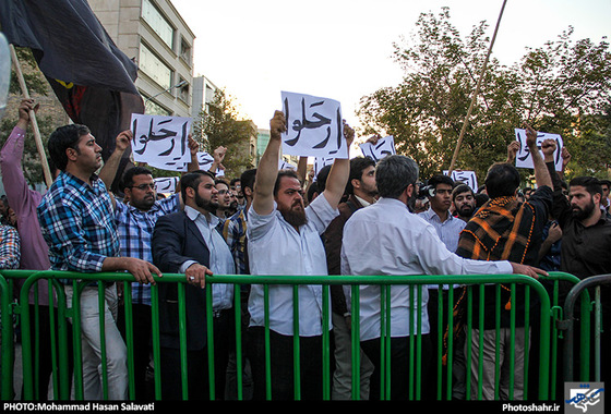 گزارش تصویری | تجمع اعتراض آمیز مردم مشهد در مقابل کنسولگری عربستان در پی فاجعه ی منا | عکس : محمدحسن صلواتی /شهرآرا