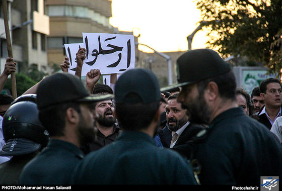 گزارش تصویری | تجمع اعتراض آمیز مردم مشهد در مقابل کنسولگری عربستان در پی فاجعه ی منا | عکس : محمدحسن صلواتی /شهرآرا