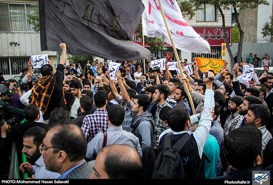 گزارش تصویری | تجمع اعتراض آمیز مردم مشهد در مقابل کنسولگری عربستان در پی فاجعه ی منا | عکس : محمدحسن صلواتی /شهرآرا
