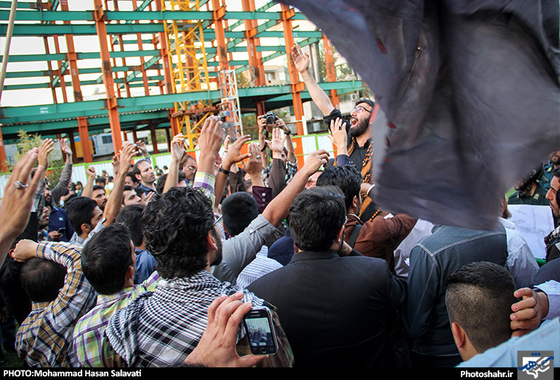 گزارش تصویری | تجمع اعتراض آمیز مردم مشهد در مقابل کنسولگری عربستان در پی فاجعه ی منا | عکس : محمدحسن صلواتی /شهرآرا