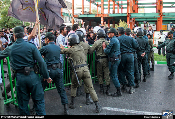 گزارش تصویری | تجمع اعتراض آمیز مردم مشهد در مقابل کنسولگری عربستان در پی فاجعه ی منا | عکس : محمدحسن صلواتی /شهرآرا