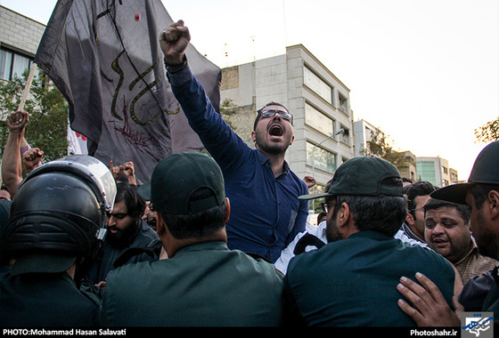 گزارش تصویری | تجمع اعتراض آمیز مردم مشهد در مقابل کنسولگری عربستان در پی فاجعه ی منا | عکس : محمدحسن صلواتی /شهرآرا