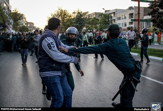 گزارش تصویری | تجمع اعتراض آمیز مردم مشهد در مقابل کنسولگری عربستان در پی فاجعه ی منا | عکس : محمدحسن صلواتی /شهرآرا