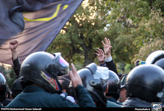 گزارش تصویری | تجمع اعتراض آمیز مردم مشهد در مقابل کنسولگری عربستان در پی فاجعه ی منا | عکس : محمدحسن صلواتی /شهرآرا