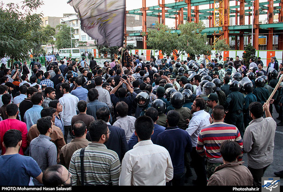 گزارش تصویری | تجمع اعتراض آمیز مردم مشهد در مقابل کنسولگری عربستان در پی فاجعه ی منا | عکس : محمدحسن صلواتی /شهرآرا
