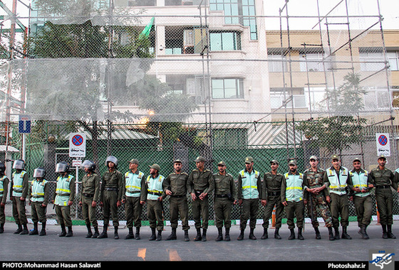 گزارش تصویری | تجمع اعتراض آمیز مردم مشهد در مقابل کنسولگری عربستان در پی فاجعه ی منا | عکس : محمدحسن صلواتی /شهرآرا