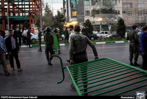گزارش تصویری | تجمع اعتراض آمیز مردم مشهد در مقابل کنسولگری عربستان در پی فاجعه ی منا | عکس : محمدحسن صلواتی /شهرآرا