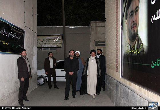 گزارش تصویری | دیدار آیت الله علم الهدی با خانواده مرحوم محسن حاجی حسنی کارگر از جانباختگان فاجعه ی منا | عکس : حسین شریعت / شهرآرا