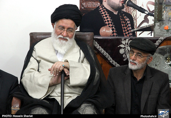 گزارش تصویری | دیدار آیت الله علم الهدی با خانواده مرحوم محسن حاجی حسنی کارگر از جانباختگان فاجعه ی منا | عکس : حسین شریعت / شهرآرا