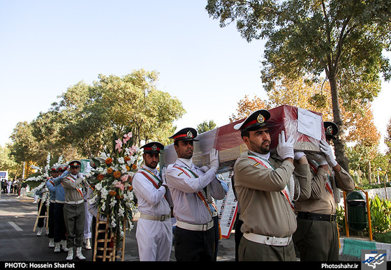 گزارش تصویری | مراسم تشییع پیکر جان باختگان فاجعه منا در مشهد | عکس : حسین شریعت/شهرآرا