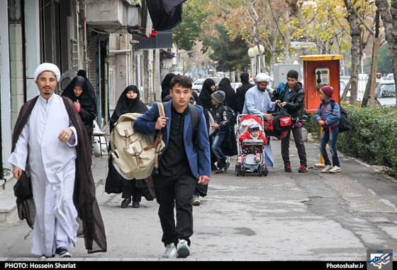 گزارش تصویری | بدرقه کاروان زائران پیاده کربلا جامعه المصطفی / عکس :حسین شریعت /شهرآرا