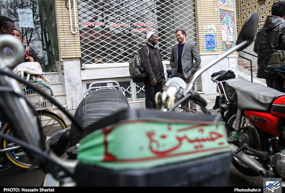 گزارش تصویری | بدرقه کاروان زائران پیاده کربلا جامعه المصطفی / عکس :حسین شریعت /شهرآرا