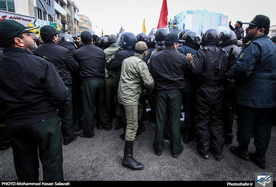گزارش تصویری | تجمع اعتراض آمیز مردم مشهد به اعدام شیخ نمر | عکس : محمد حسن صلواتی /شهرآرا