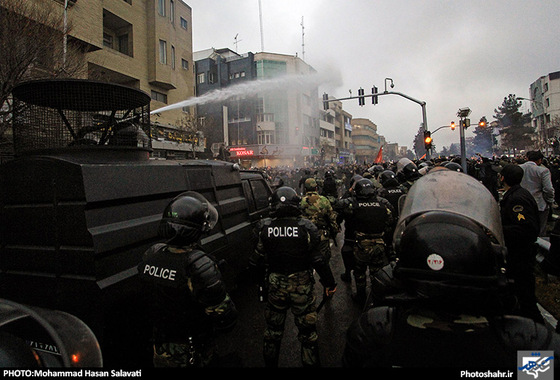 گزارش تصویری | تجمع اعتراض آمیز مردم مشهد به اعدام شیخ نمر | عکس : محمد حسن صلواتی /شهرآرا