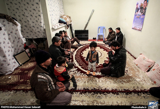 دقایقی در منزل شهید مدافع حرم حسین فدایی | عکس : محمد حسن صلواتی / شهرآرا 