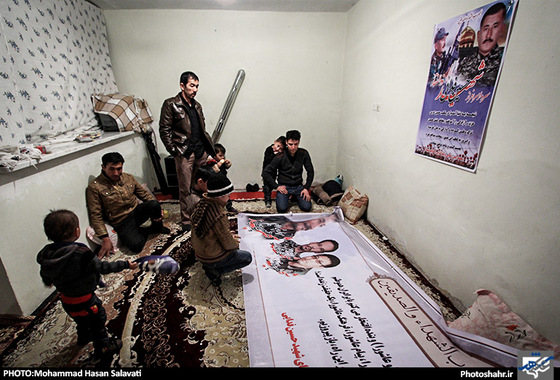 دقایقی در منزل شهید مدافع حرم حسین فدایی | عکس : محمد حسن صلواتی / شهرآرا 