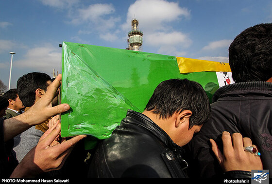 گزارش تصویری | تشییع پیکر سه شهید مدافع حرم در مشهد | عکس : محمد حسن صلواتی /شهرآرا