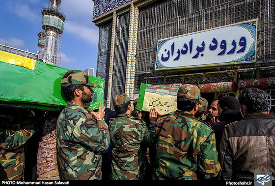 گزارش تصویری | تشییع پیکر سه شهید مدافع حرم در مشهد | عکس : محمد حسن صلواتی /شهرآرا