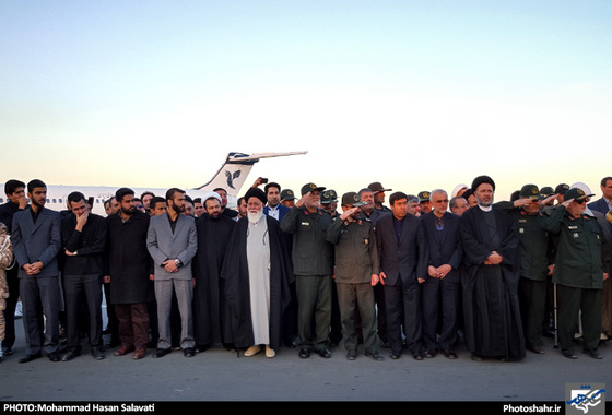 گزارش تصویری | استقبال از پیکر شهید مدافع حرم سردار قاجاریان و رضایی در فرودگاه مشهد | عکس : محمد حسن صلواتی /شهرآرا