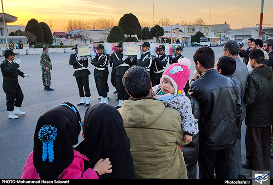 گزارش تصویری | استقبال از پیکر شهید مدافع حرم سردار قاجاریان و رضایی در فرودگاه مشهد | عکس : محمد حسن صلواتی /شهرآرا